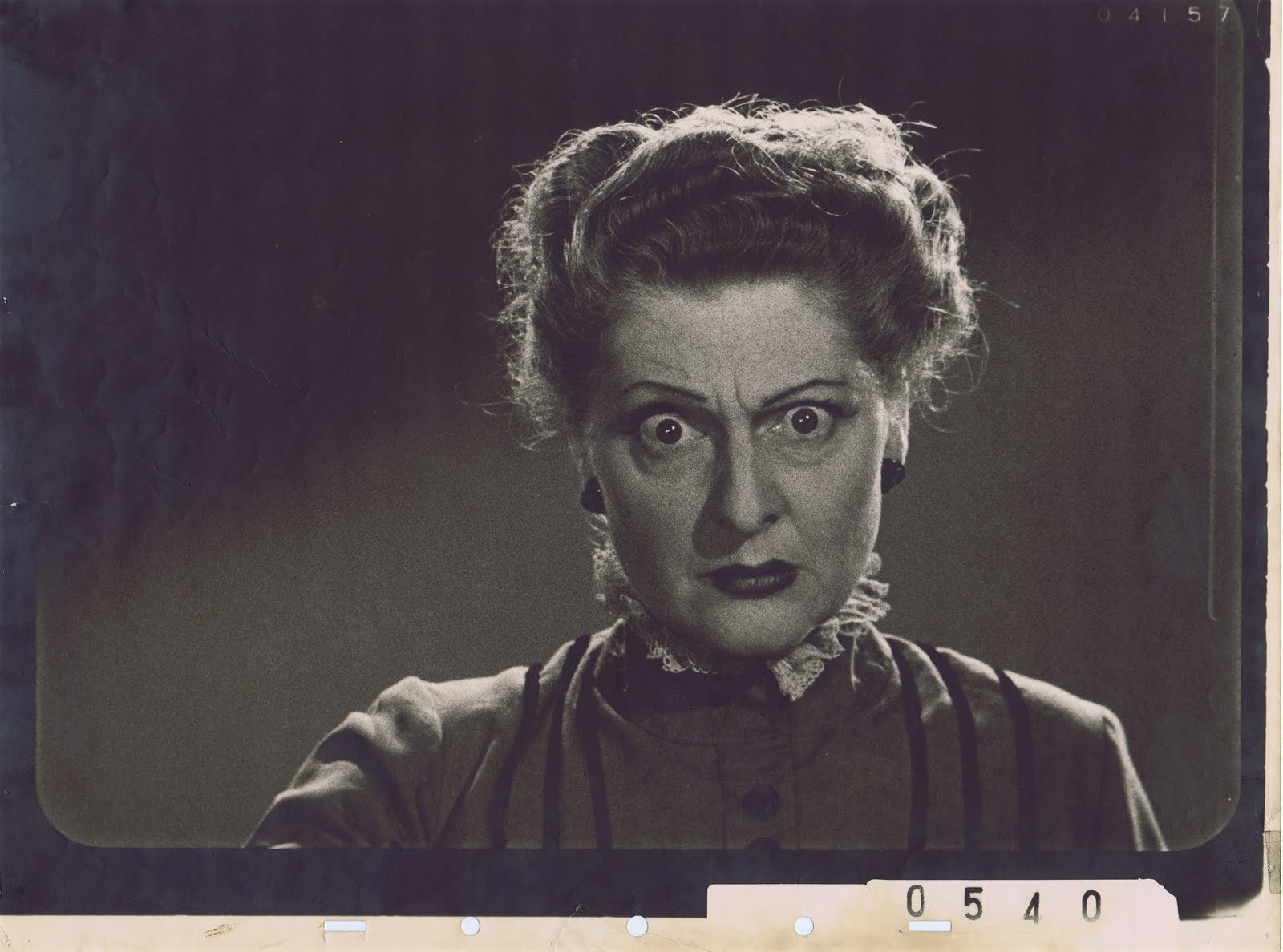 Nữ diễn viên Eleanor Audley từng lồng tiếng cho hai nhân vật phản diện nổi tiếng của hãng Disney là mụ Tremaine trong Cô bé lọ lem và tiên hắc ám Maleficent trong Người đẹp ngủ trong rừng. Biểu cảm của cả hai nhân vật này cũng đều được dựa trên gương mặt của bà.