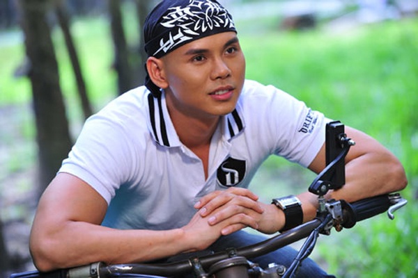 Chỉ gắn bó với MTV trong 3 năm nhưng Phan Đinh Tùng luôn được nhớ đến như một cựu thành viên có sự nghiệp thành đạt nhất trong nhóm. Vào thời điểm mới nổi, Phan Đinh Tùng gây ấn tượng bằng mái đầu trọc nhưng ngay sau đó bằng chất giọng mượt, anh ghi điểm qua loạt hit Kiếp đa tình, Bởi vì anh yêu em, Anh vẫn còn yêu em, Đánh thức trái tim,… Nam ca sĩ cũng trổ tài tự sáng tác trong hầu hết các nhạc phẩm. Trong sự nghiệp solo, Phan Đinh Tùng gặt hái được khá nhiều giải thưởng âm nhạc.