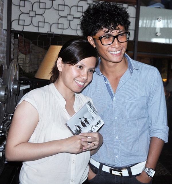 Đường tình duyên của Thiên Vương cũng khá yên ắng. Anh bí mật kết hôn với bạn gái và chỉ khoe vợ trong buổi họp báo đánh dấu sự trở lại của nhóm vào tháng 4/2012. Hiện nam ca sĩ đã lên chức bố nhưng vẫn giữ vẻ nhí nhảnh ngày nào.