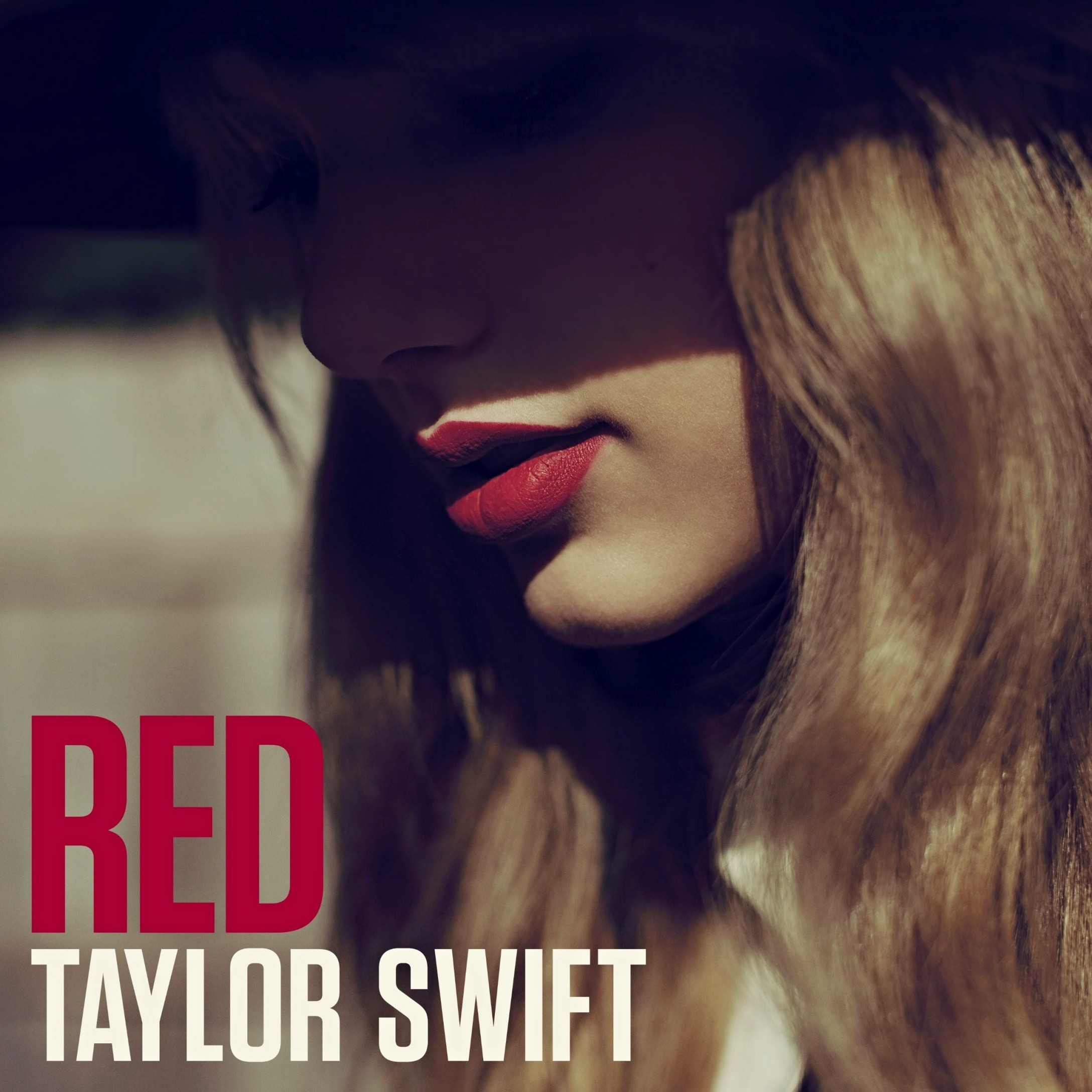 Red của Taylor Swift: Sau hơn hai năm chuẩn bị, Red được phát hành vào năm 2012 với 16 ca khúc lấy cảm hứng từ những mối tình thất bại trong quá khứ của Taylor Swift. Nếu I Knew You Were Trouble được cho là lời nhắn gửi đến anh chàng Harry Styles của One Direction thì We Are Never Ever Getting Back Together lại là lời đả kích nhẹ nhàng dành cho nam diễn viên Jake Gyllenhaal. Khác với chất country quen thuộc trong những album trước đó, Red là một thử nghiệm táo bạo của Taylor Swift với những thể loại âm nhạc mới và đem về cho cô gái 24 tuổi này hai đề cử Grammy trong đầu năm 2014.