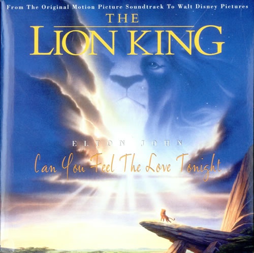 Ca khúc nổi tiếng Can You Feel the Love Tonight? suýt chút nữa đã bị loại bỏ khỏi bộ phim Vua sư tử. Danh ca Elton John đã yêu cầu các nhà sản xuất lồng lại ca khúc này vào trong phim sau khi xem một bản phim không có sự xuất hiện của nó.