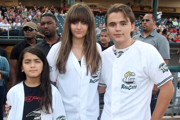 Ba anh em Prince, Paris và Blanket.