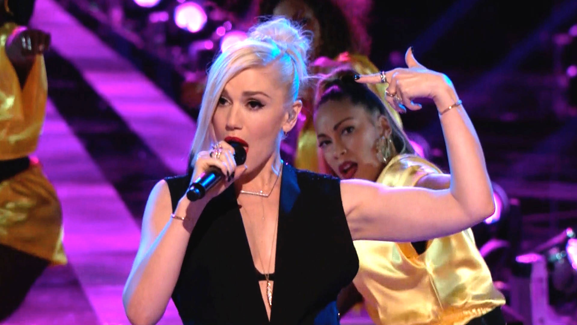 Gwen Stefani - Hollaback Girl hinh anh