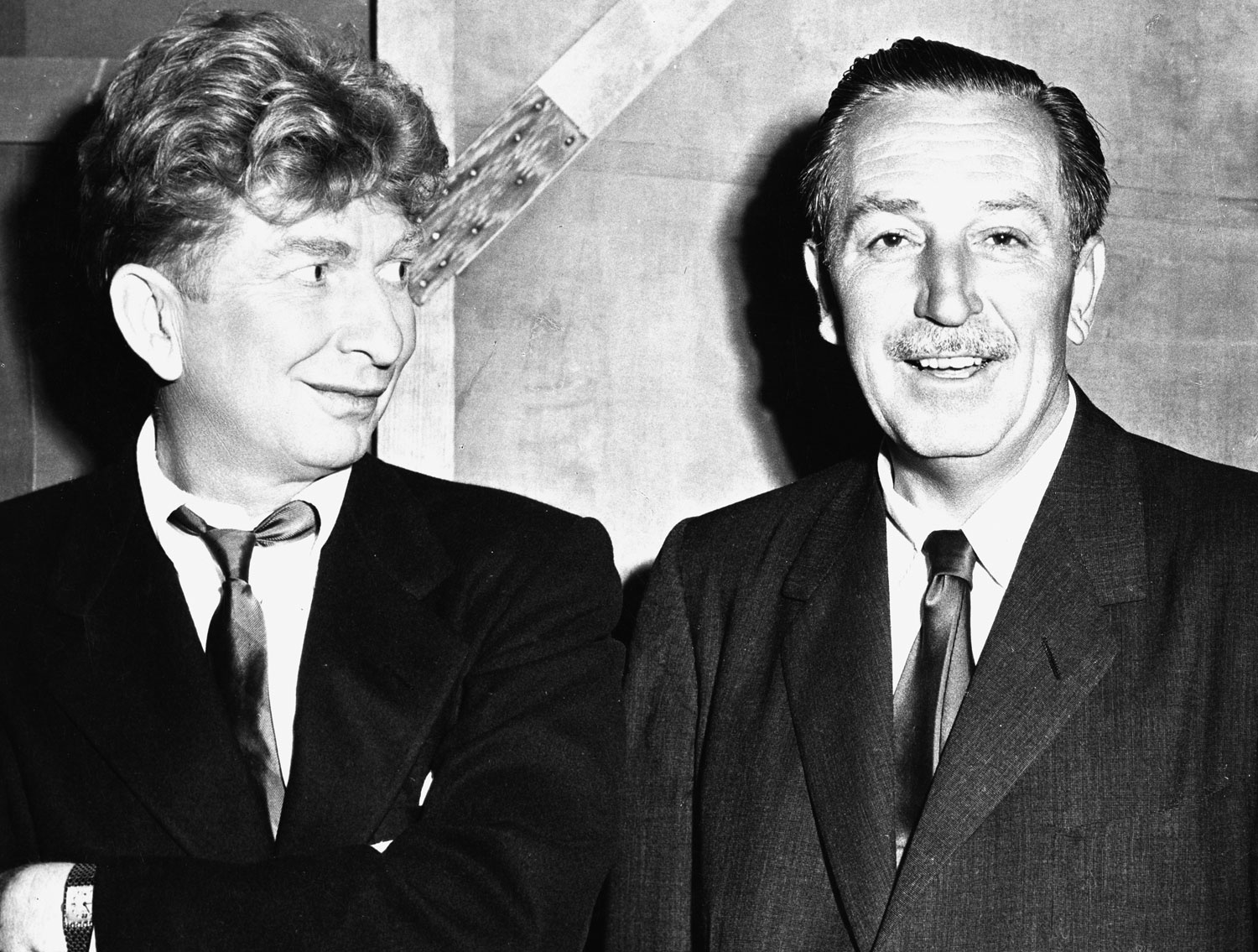 Cậu bé rừng xanh cũng là bộ phim hoạt hình cuối cùng do đích thân ngài Walt Disney giám sát thực hiện. Bộ phim ra mắt 10 tháng sau khi huyền thoại này qua đời.