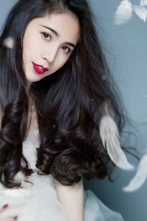 Thủy Tiên - nữ giám khảo khó tính và bí ẩn sẽ đem đến nhiều bất ngờ cho vở nhạc kịch.