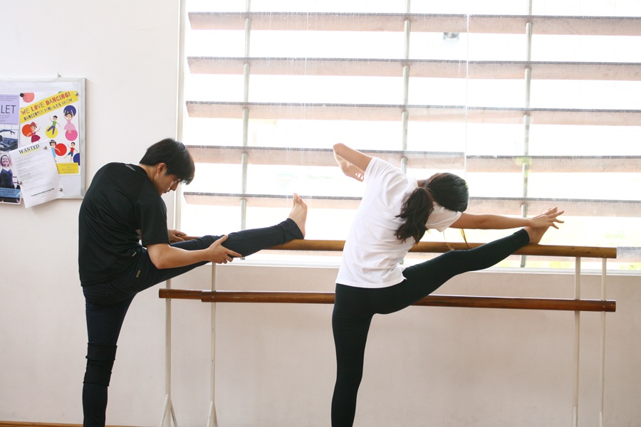 Khi được hỏi về buổi diễn, Ông Cao Thắng không giấu sự hào hứng bật mí: “Nhi và Thắng rất trông đợi đến buổi diễn bởi vì đây là lần đầu tiên tụi mình được tham gia một vở nhạc kịch được dàn dựng hoành tráng với sự biên đạo của anh John Huy Trần và sự tham gia trình diễn của vợ chồng chị Mỹ Linh”. 