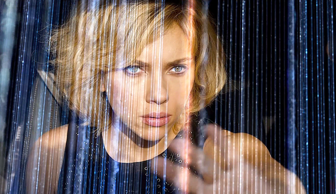 Lucy (khởi chiếu Bắc Mỹ từ 8/8): Với sự tham gia của kiều nữ Scarlett Johansson, Lucy thừa hưởng sức hút đến từ Captain America: The Winter Soldier khi cho ra mắt đoạn trailer ấn tượng đầu tiên. Đoạn phim quảng cáo đã thu hút được rất nhiều sự chú ý từ các fan phim hành động lẫn khoa học viễn tưởng, giúp Lucy được nhắc tới hơn 51.000 lần trên Twitter trong suốt một tháng qua. Lucy sẽ được khởi chiếu tại Việt Nam từ ngày 22/8.