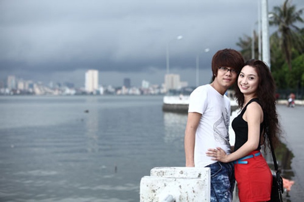 Trong đó hầu hết là những thông tin bất lợi cho giọng ca Nơi tình yêu bắt đầu như vô ơn,  trở mặt. Giới trong nghề nhận định đây là chiêu trò PR của 2 mẹ con Cao Mỹ Kim nhân dịp Bùi Anh Tuấn đang gây sốt trong cuộc thi The Voice.  