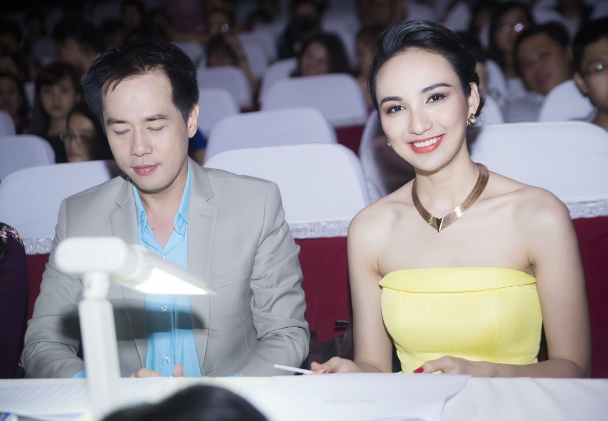 Ngoc Diem goi cam o ghe nong cuoc thi sac dep sinh vien hinh anh