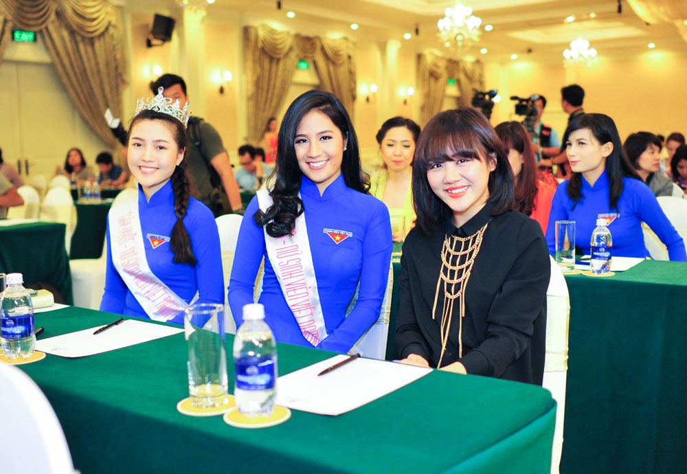 Van Mai Huong dong hanh voi Nu sinh vien Viet Nam duyen dang hinh anh