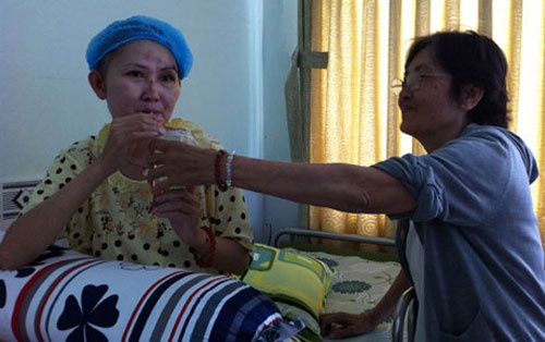 Bị cướp gây nguy hiểm phải kể tới vụ việc của nữ nghệ sĩ cải lương Tâm Tâm. Khoảng 5 giờ sáng ngày 9/9/2013, trong lúc đi ăn sáng trên đường Nguyễn Tri Phương, quận 10, Tâm Tâm bị kẻ cướp đạp ngã xe để giật túi, cô còn bị kéo lê trên đường khiến bất tỉnh. Cú ngã khiến nữ nghệ sĩ cải lương bị dập não, sụp xương trán, xuất huyết trán, máu tụ, sau phẫu thuật lần 1, cô vẫn hôn mê sâu. Gia cảnh của Tâm Tâm khá eo hẹp để trang trả viện phí, các nghệ sĩ, đồng nghiệp trong giới đã hỗ trợ cô và gia đình. 