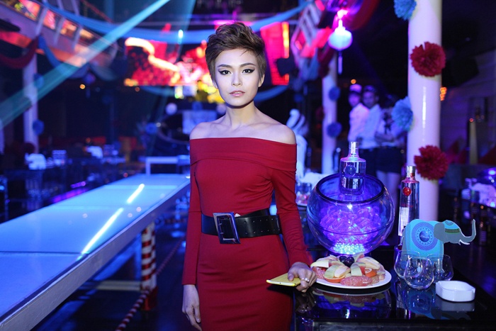 Nặng nề nhất phải kể đến người mẫu Mâu Thanh Thủy gặp nạn hồi tháng 3 vừa qua. Trong lúc rời khỏi nhà, quán quân Vietnam’s Next Top bị tên cướp áp sát, giật túi xách đang đeo khiến cô ngã xuống đường bất tỉnh. Theo bác sĩ, Mâu Thanh Thủy bị chấn thương sọ não nghiêm trọng sau cú ngã đập đầu. Kẻ cướp cũng đã bị bắt ngay sau đó. Phải mất 2 tháng chữa trị, Mâu Thanh Thủy mới có thể trở lại sàn diễn.