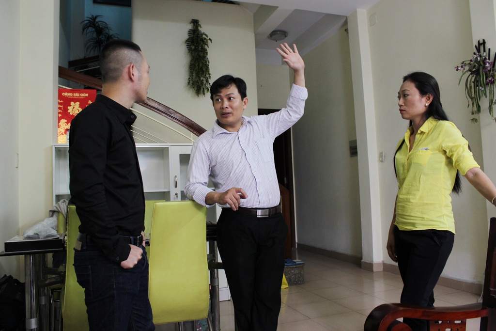 Đối với Hoàng Hải khó khăn lớn nhất khi trình diễn một ca khúc dân ca Nam bộ chính là nhớ cách luyến láy và phát âm của người miền Nam, nếu không tập trung thì sẽ quên ngay.