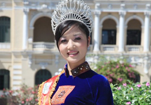 Hoa hau Trieu Thi Ha xin tra lai vuong mien hinh anh