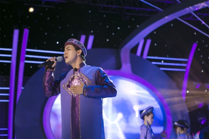 Hoai Lam hoa than thanh Quang Le hinh anh