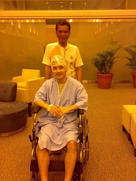 Thời còn trong nhóm 1088, Ưng Hoàng Phúc từng phẫu thuật nhưng chỉ được một thời gian, năm 2007 bệnh cũ tái phát khiến anh phải ngừng ca hát trong 2 năm. Sắp tới, giọng ca Căn gác trống có thể sẽ phải phẫu thuật lần thứ 3 do đó anh cần 2 tháng điều trị. Có thời điểm bệnh nặng, Ưng Hoàng Phúc liên tục bị đau lưng, chân trái tê và đau nhức gây khó khăn đi lại.