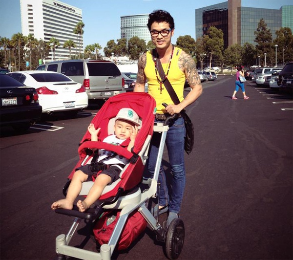 Cô bé có tên ở nhà là Bon Bon được 4 tuổi, bố mẹ của bé Bon Bon cũng làm việc trong công ty của nam ca sĩ nên anh có cơ hội gần gũi với con gái nuôi hơn. Trong khi đó, Ưng Hoàng Phúc cũng đang hy vọng vào một đám cưới với bạn gái là cựu người mẫu Kim Cương. 