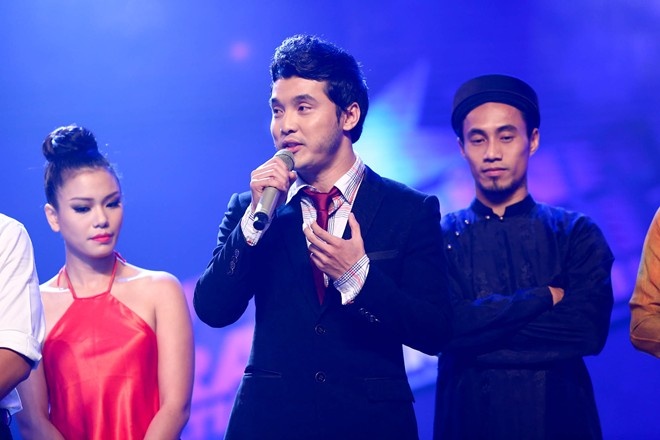 Mới đây, tại liveshow Tuyệt đỉnh tranh tài hôm 17/5, nam ca sĩ Ưng Hoàng Phúc đột ngột xin rút lui khỏi cuộc thi vì không đủ sức khỏe tiếp tục do căn bệnh thoát vị đĩa đệm cột sống đã theo đuổi anh 10 năm nay. 