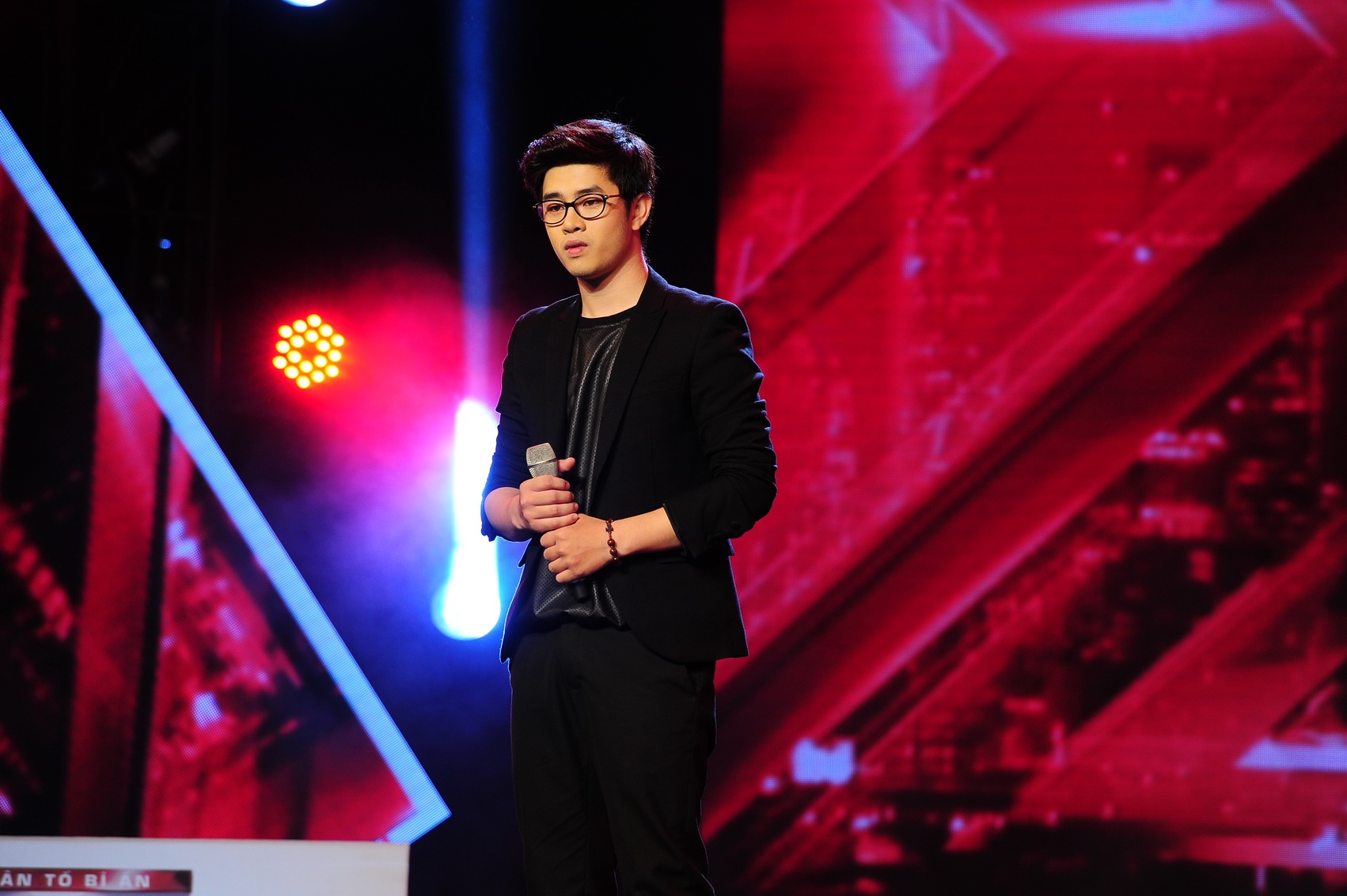 Hot boy X Factor bat tay chang giu xe lam trai luat thi hinh anh