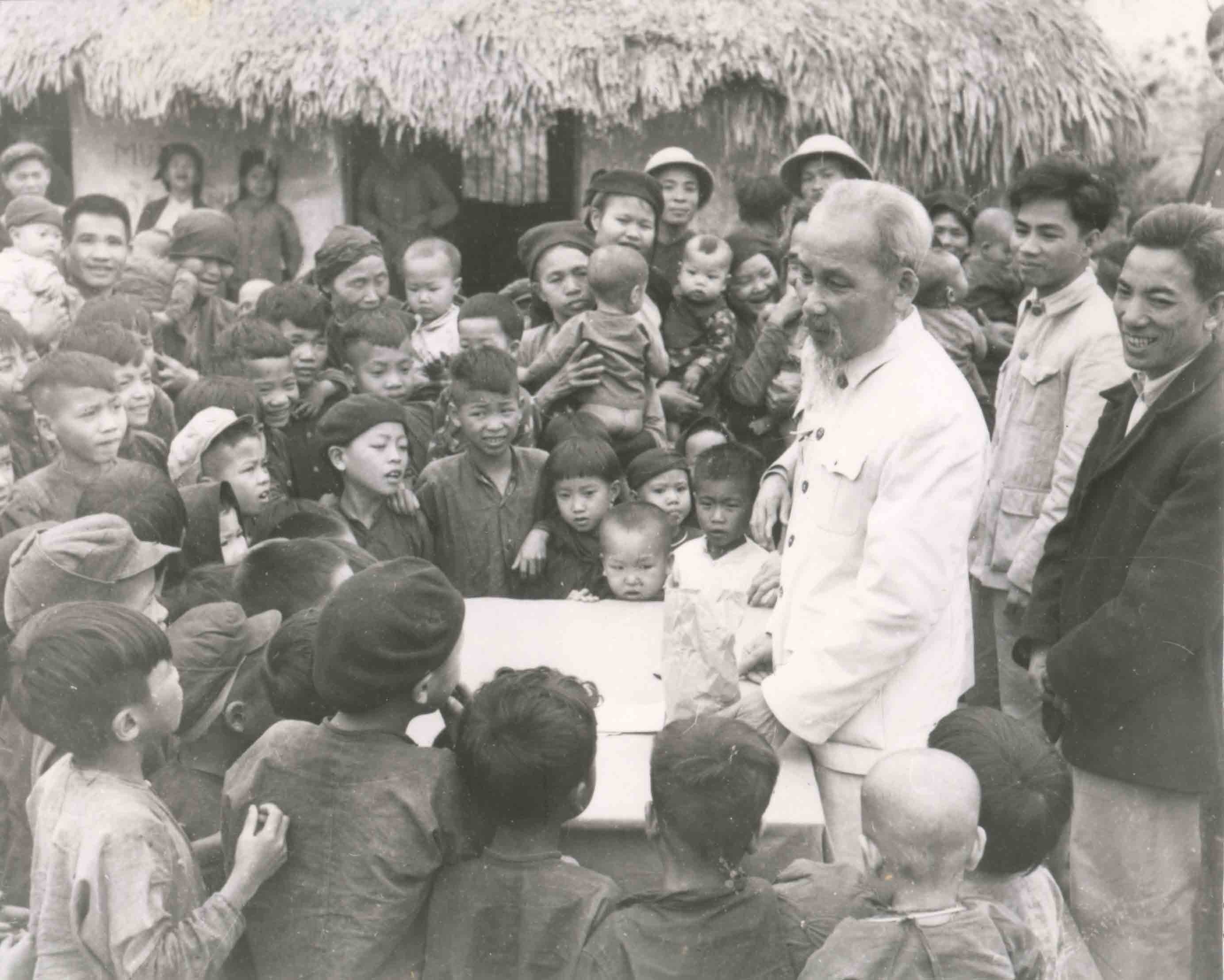 Nhu co Bac Ho trong ngay vui dai thang hinh anh