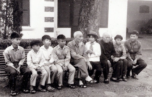 Dem qua em mo gap Bac Ho hinh anh