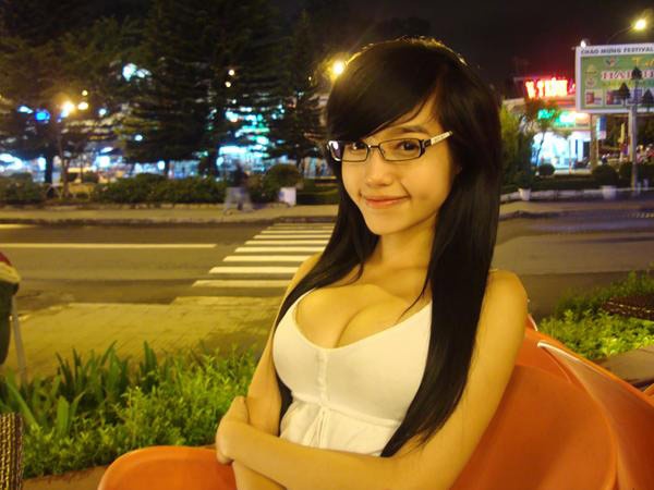 4 hot girl Viet chua tung cong khai tinh yeu hinh anh