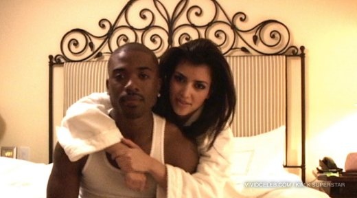 Kim Kardashian và bạn trai Ray J trong băng sex.