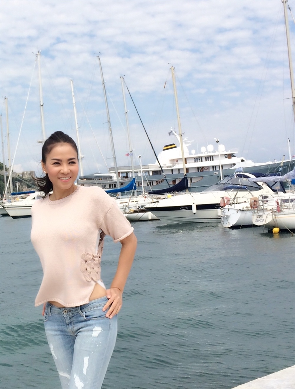  Nếu Bay, Đường Cong vốn quen thuộc với phiên bản dance đầy sôi động trước đó thì trong bản mới nhất này, chất liệu bán cổ điển đã được khéo léo đưa vào để nâng tầm 2 ca khúc lên một màu sắc mới, khiến cho người nghe cảm giác đang tận hưởng trọn vẹn tất cả các cung bậc âm thanh của một dàn nhạc khổng lồ đang hòa quyện vào nhau chứ không đơn thuần chỉ là chất giọng điêu luyện của Thu Minh nữa. 