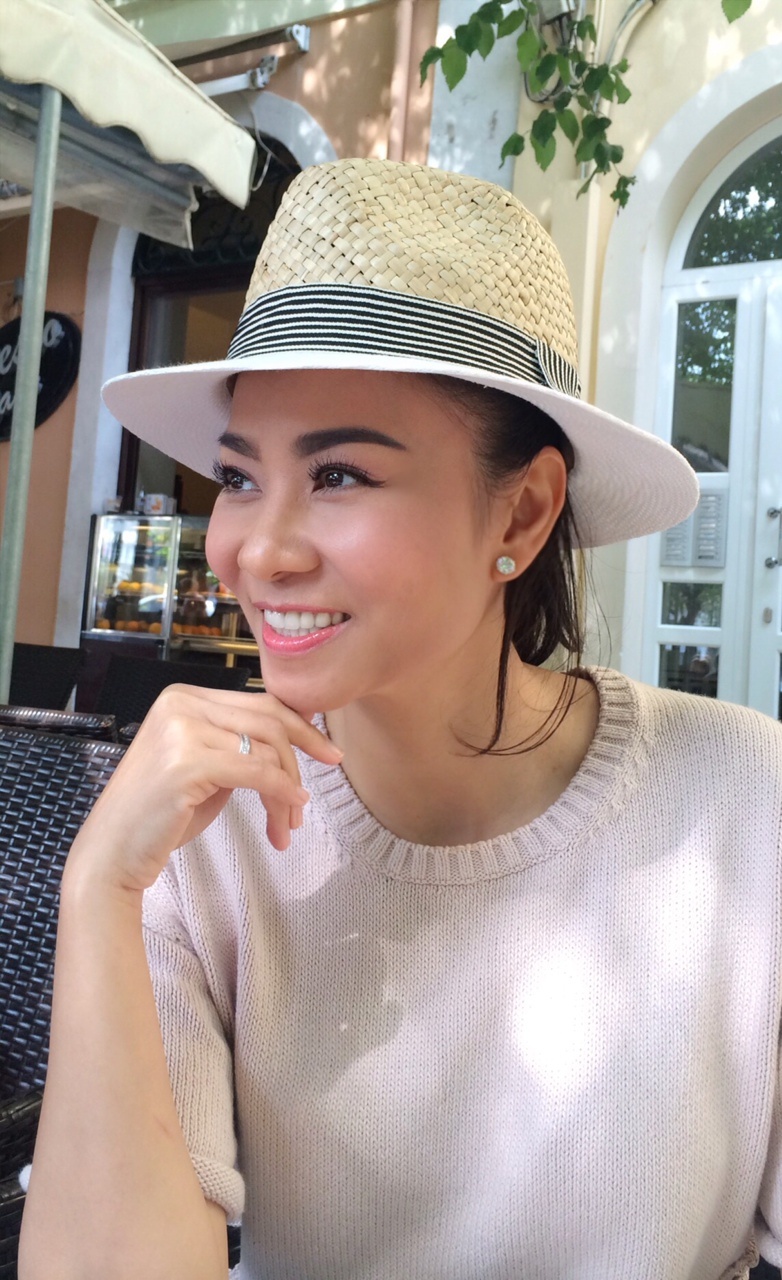 với ca khúc Where Did We Go Wrong, Thu Minh và Thanh Bùi đã cùng nhau vào phòng thu và tạo ra một phiên bản Ascoutic đầy ngẫu hứng và sáng tạo, 