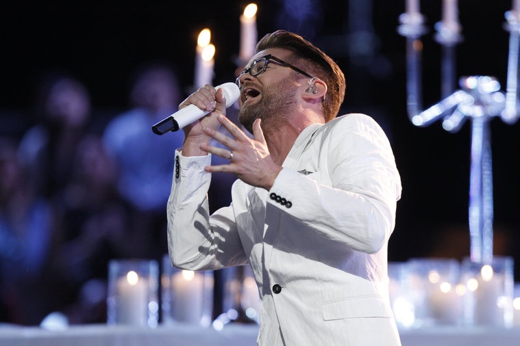 Josh Kaufman - Set Fire to the Rain hinh anh