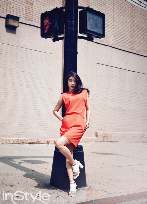 Trong một bộ đầm khác, thân hình của sao The Heirs khá bất thường, không cân đối với gương mặt.