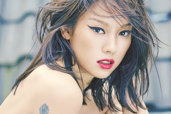 Lee Hyori, Park Shin Hye khac la tren tap chi hinh anh