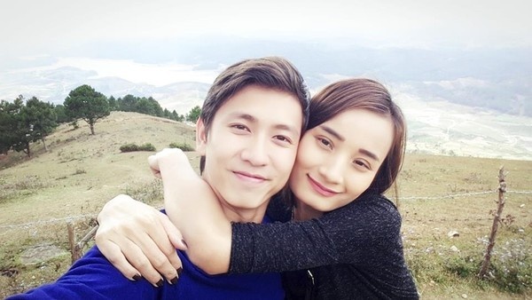 Hồi đầu năm nay, người mẫu trẻ Lê Thúy bất ngờ công khai bạn trai khiến công chúng ghen tỵ. Người yêu cô là ca sĩ hải ngoại Đỗ Khải An sở hữu gương mặt điển trai ưa nhìn, không ít người so sánh Khải An đẹp hơn bạn gái Lê Thúy. Nàng thơ của NTK Đỗ Mạnh Cường rút kinh nghiệm từ mối tình trước, vì quá “giữ kẽ” nên chuyện tình dần chấm dứt, với người mới, Lê Thúy không ngại ngùng thể hiện tình cảm ở những nơi công cộng. 