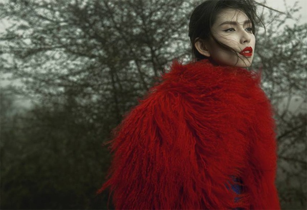 “Anh không giàu, không chiều chuộng, không ga-lăng, không ngọt ngào nhưng chỉ có anh là người hiểu em” – Thùy Dương kể về người yêu. Khi được hỏi về việc kiếm đại gia như những đàn chị đi trước, “Kate Moss Việt Nam” cho biết cô chưa từng gặp đại gia và cũng không muốn đòi hỏi quá tầm tay để phải trả giá. Có người yêu là nhiếp ảnh gia, Thùy Dương thường làm mẫu cho nhiều bộ ảnh do anh bấm máy. 