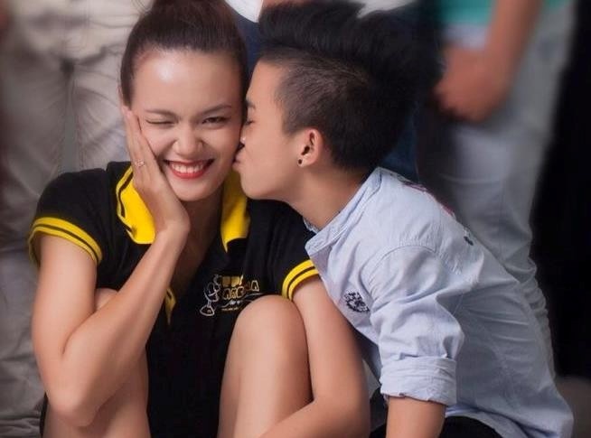 Dù vóc dáng khá thấp bé nhưng Trần Xuân Tiến ghi ấn tượng bằng vẻ lạc quan trẻ trung. Bản thân Thanh Thảo cũng vài lần góp mặt trong các clip hài của bạn trai. Sự chênh lệch về ngoại hình của Thanh Thảo và Xuân Tiến gây chú ý cho công chúng suốt từ cuối năm ngoái tới nay. Trên trang cá nhân, cặp đôi thường xuyên đăng tải những khoảnh khắc tình cảm. 