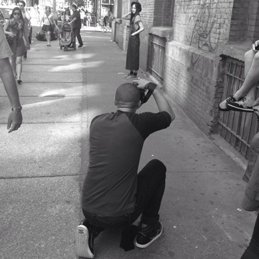 Trên trang cá nhân, Tuyết Lan chỉ thi thoảng nhắc đến bạn trai nhưng không đề cập trực tiếp tới tên.  Chân dài trẻ tuổi đang bận rộn với công việc người mẫu ở Mỹ và chưa sẵn sàng đề công khai chuyện tình cảm. 