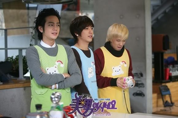 My nam Han gay sot khi dam dang vao bep hinh anh