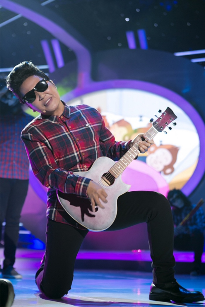 Giám khảo Hoài Linh nhận xét “Cái điều rất đáng yêu của người ca sĩ là khẩu hình của anh ca sĩ trẻ để thu hút fan hâm mộ của mình. Quỳnh đã rất cố gắng dù chưa giống lắm nhưng Linh biết đó là một sự nỗi lực rất lớn”