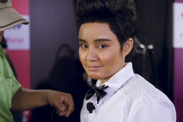 Vy Oanh buon vi khong kip ve dam gio ba hinh anh