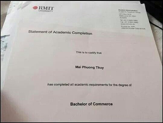 Trước tin đồn trên, người đẹp đăng đàn trên trang cá nhân bức ảnh chụp giấy chứng nhận tốt nghiệp. Trước đó Mai Phương Thúy từng chia sẻ cô phải bảo lưu học 1 năm vì đóng phim nhưng sau đó vẫn hoàn thành việc học đầy đủ. 