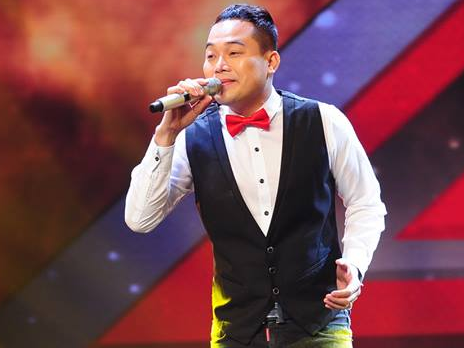 Chang ban pho hat giong nu lep ve o X Factor hinh anh