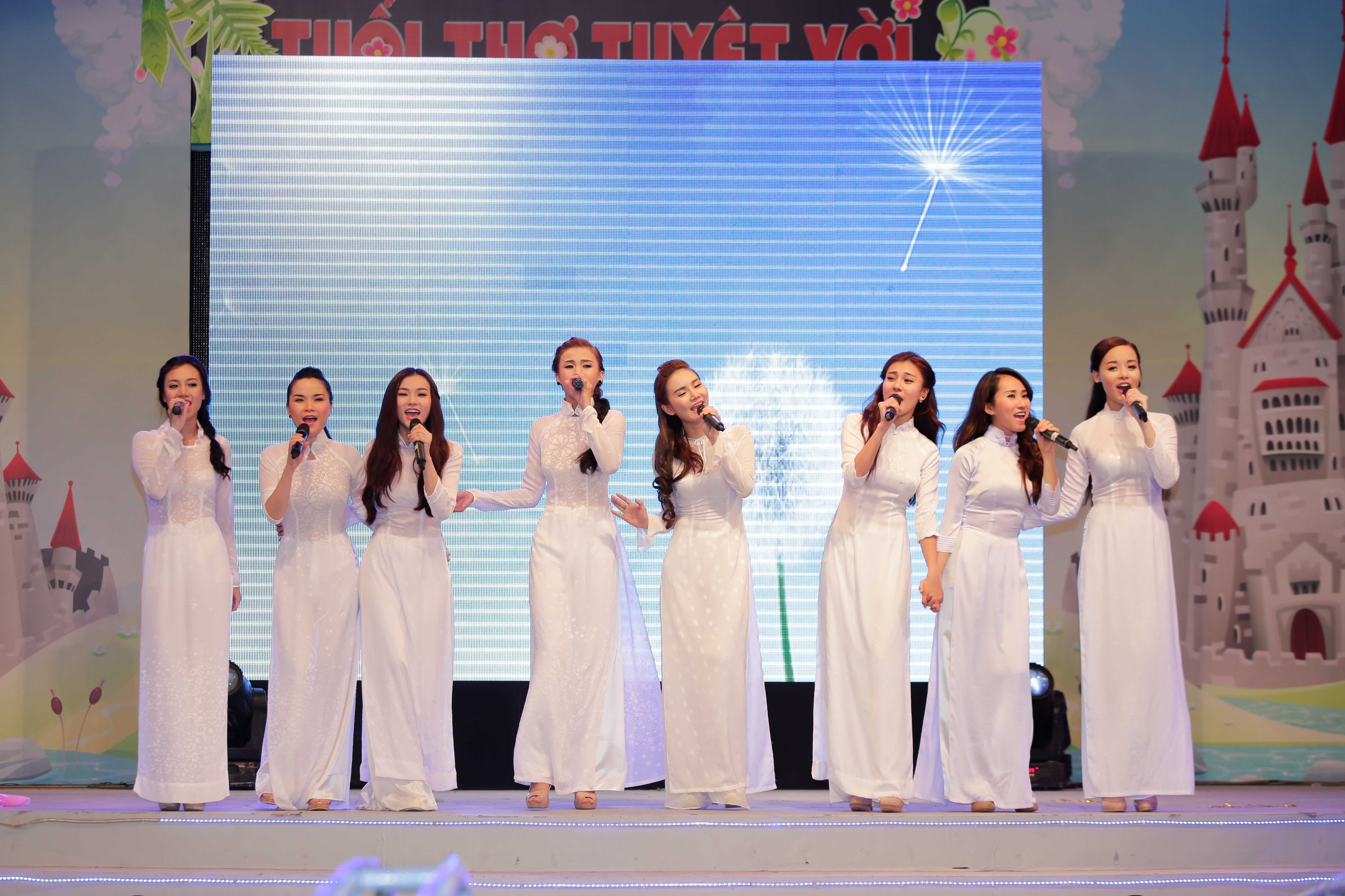 May Trang tai hop tren san khau liveshow TVM hinh anh