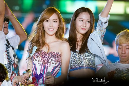 Cap chi em xu Han noi tieng nhieu tien tai hinh anh