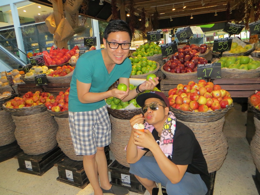 Quach Tuan Du va MC Anh Quan nghi xa hoi o Thai Lan hinh anh