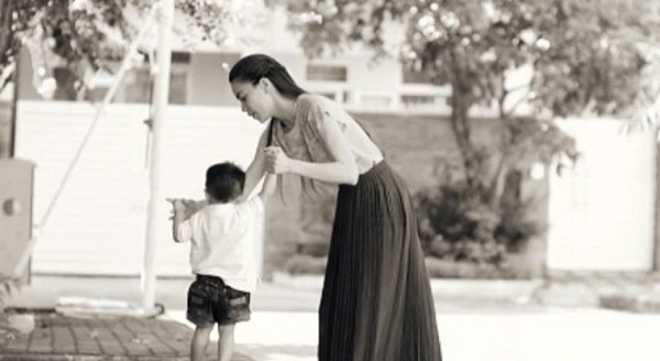 Tháng 12/2011, Hồ Ngọc Hà tổ chức liveshow có số vốn lên đến <abbr class=