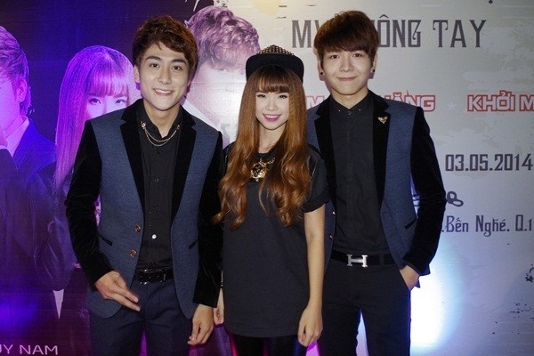 Khoi My gia trai theo duoi nhom La Thang hinh anh