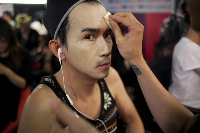 Trong liveshow 10 chương trình Gương mặt thân quen, Minh Thuận chọn trúng nhân vật Hồ Ngọc Hà để hoá thân thành nhân vật.