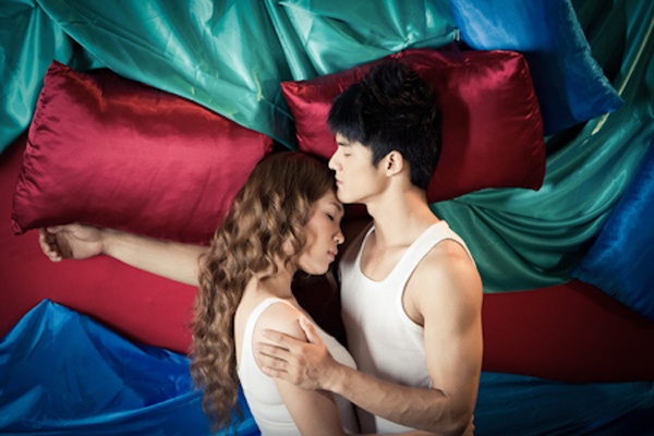 Chính vì biệt tài giấu diếm này mà xung quanh Mỹ Tâm có nhiều nghi án tình cảm nhưng đều được cô phủ nhận. Người bạn trai duy nhất mà công chúng biết đến của “họa mi tóc nâu” chính là ca sĩ Đăng Khôi và cũng do anh tự tiết lộ. Tới nay đã hơn 10 năm trong nghề, bước sang tuổi 30 đã được vài năm mà chưa thấy thần tượng “động tĩnh”, khán giả của cô không khỏi lo lắng. 