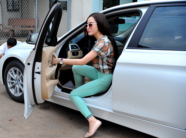 Nhung my nhan 9X cua showbiz Viet som tau xe sang hinh anh