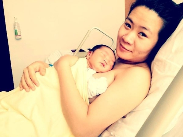 Cu Trong Xoay khoe anh con trai dau long hinh anh